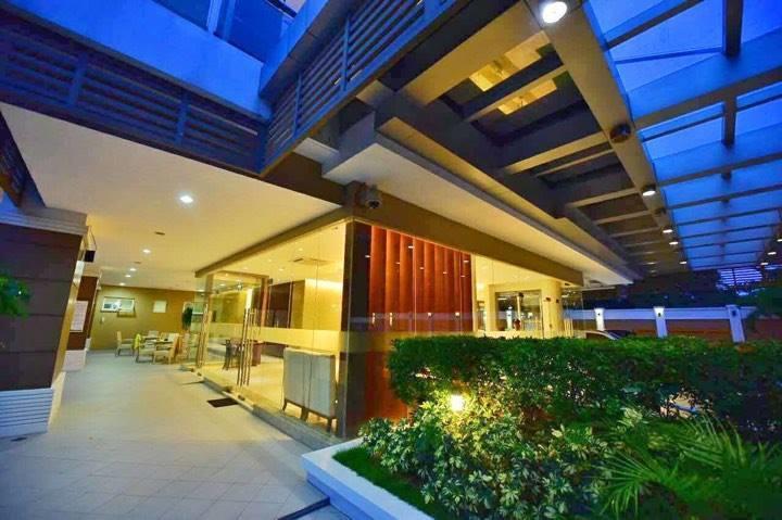 Padgett Place Prime Suites Себу Экстерьер фото