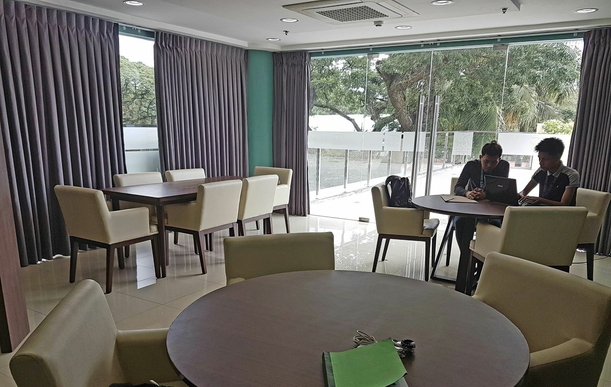 Padgett Place Prime Suites Себу Экстерьер фото