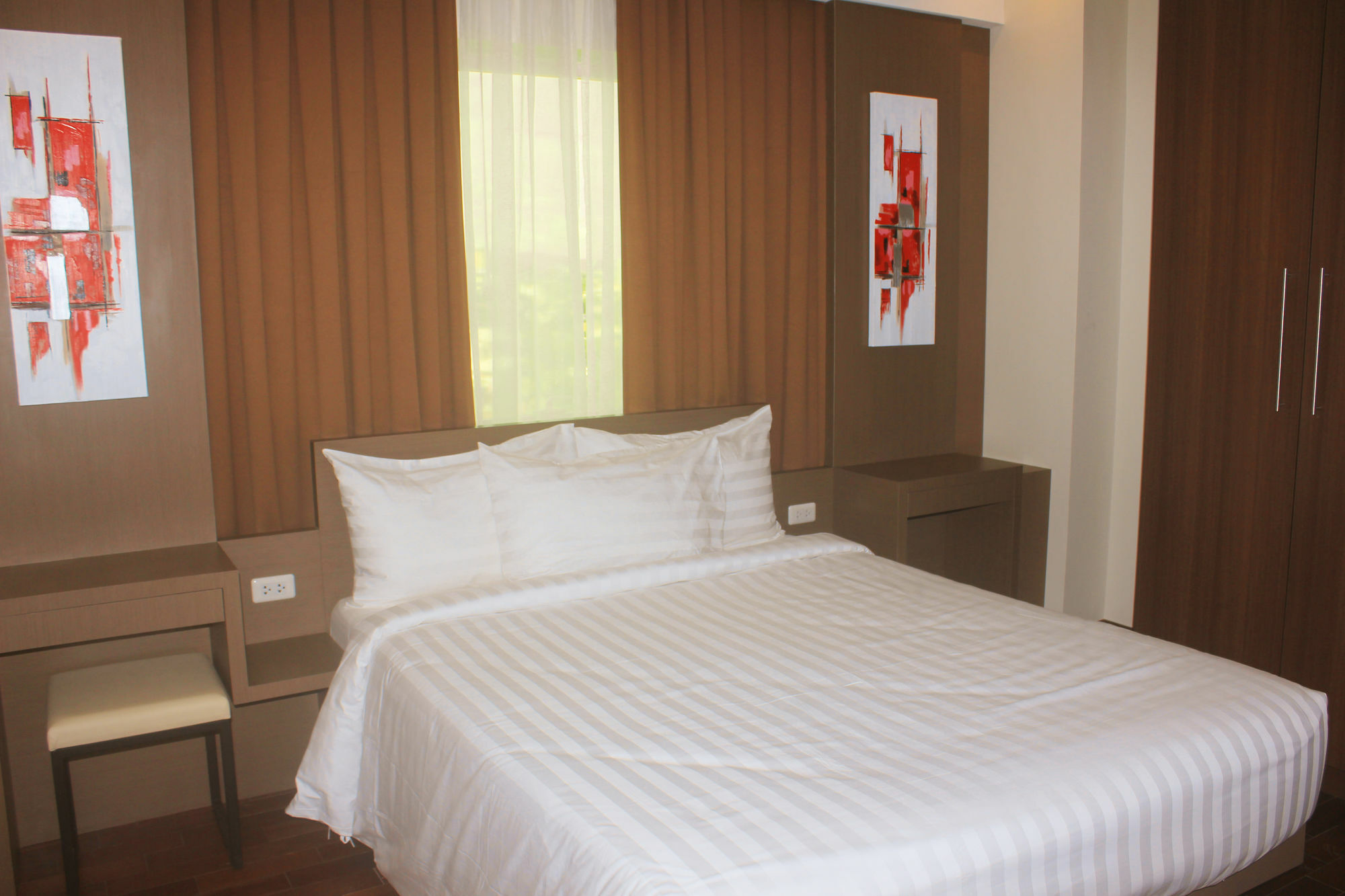 Padgett Place Prime Suites Себу Экстерьер фото